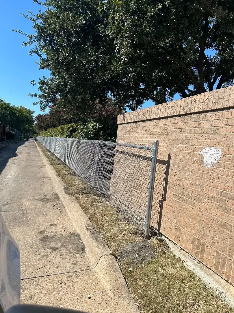 Chainlink Alley Fence 02