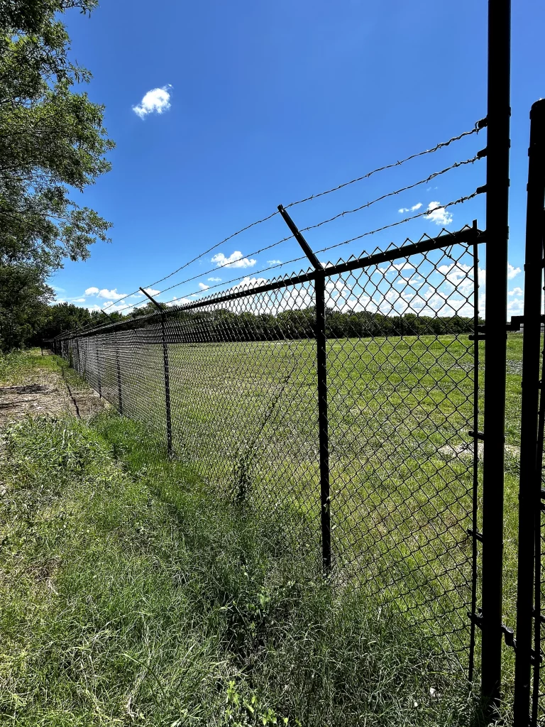 chain-link-fence-backyard-residential-dallas