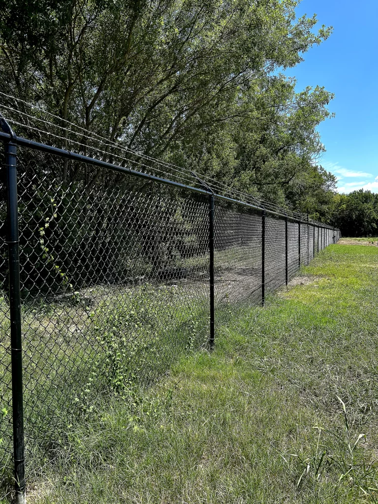 chain-link-fence-backyard-residential-dallas