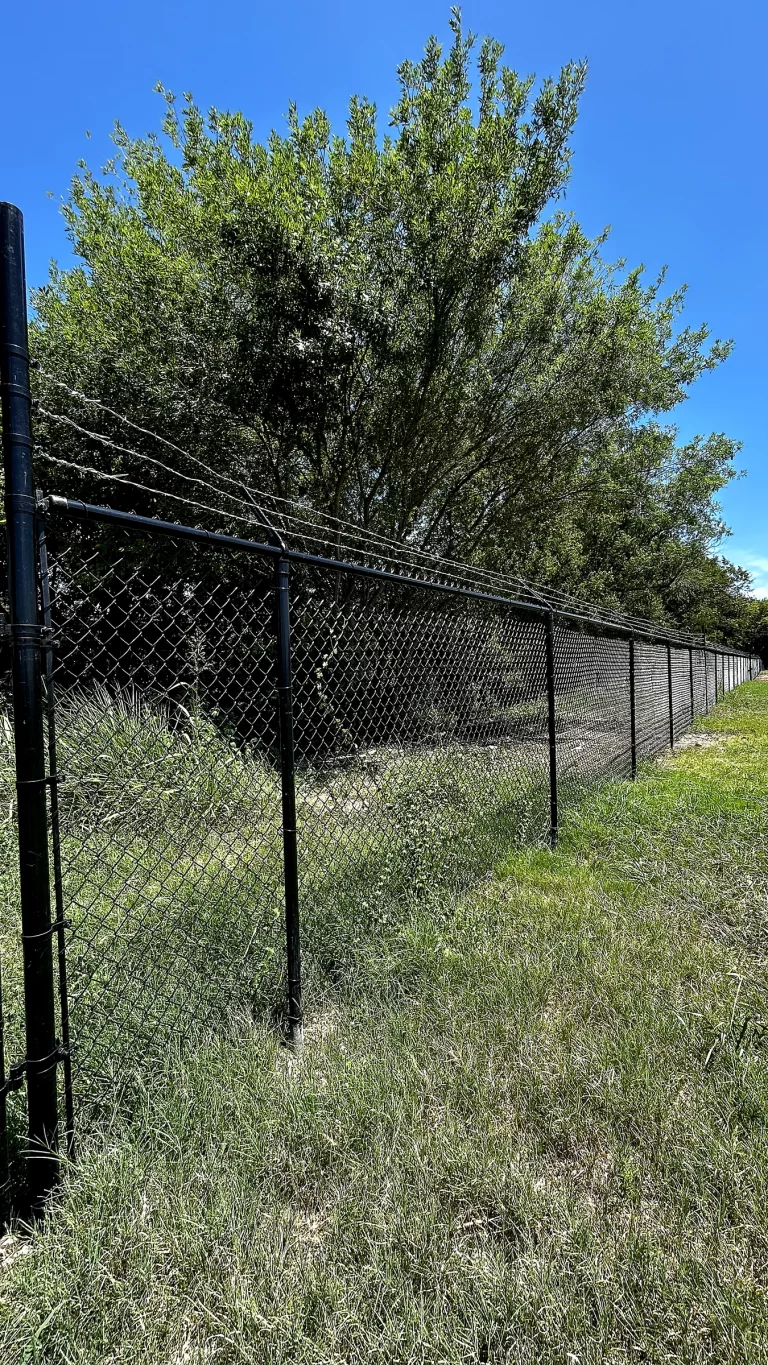 chain-link-fence-backyard-residential-dallas
