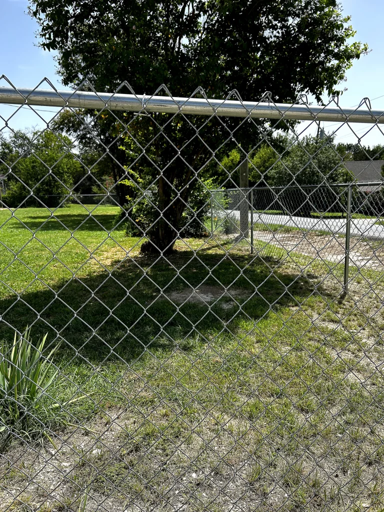 chain-link-fence-backyard-residential-dallas