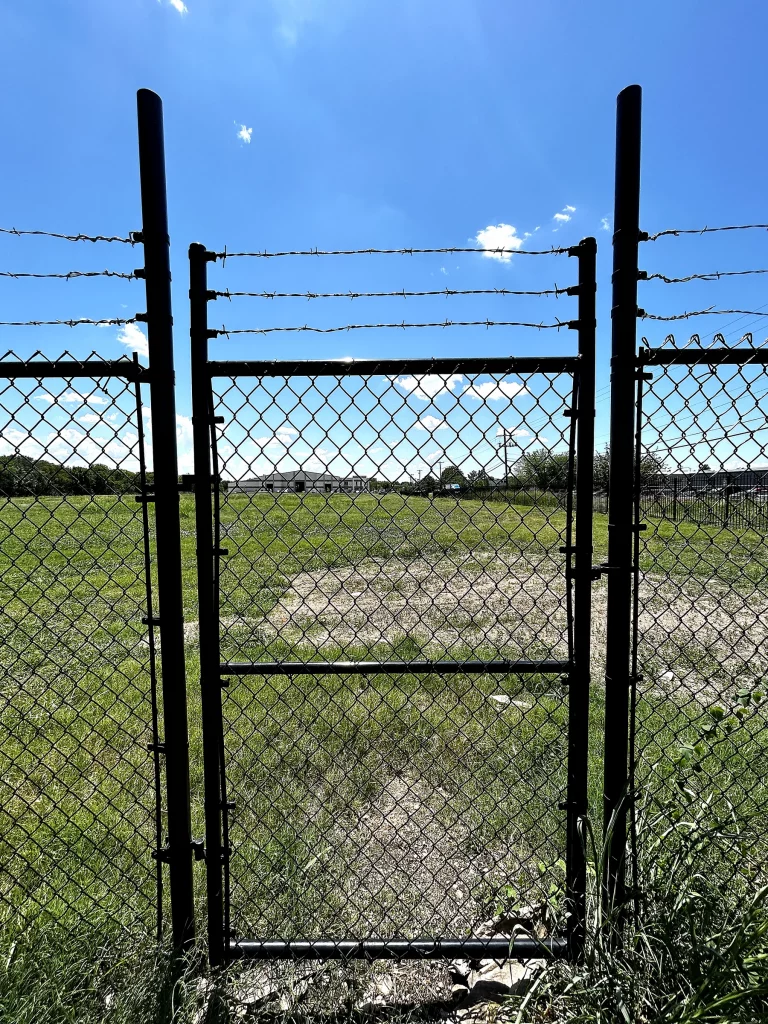 chain-link-fence-backyard-residential-dallas