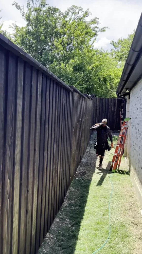 8 ft cedar privacy fence running along a side yard in Grand Prairie, TX