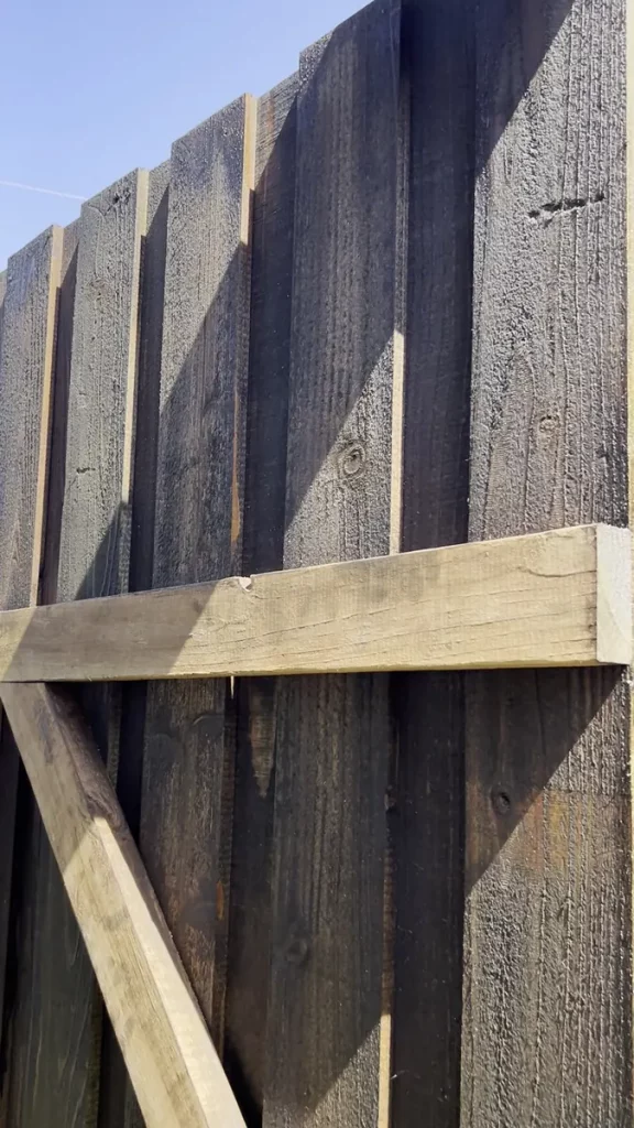 Board-on-board cedar fence frame and picket overlap in Grand Prairie, TX